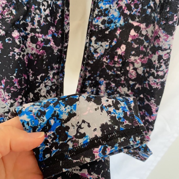 Fabletics Small Leggings Yoga/Running Patterned - Picture 4 of 4